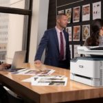 Xerox® C235 Multifunktionsdrucker Büro Menschen